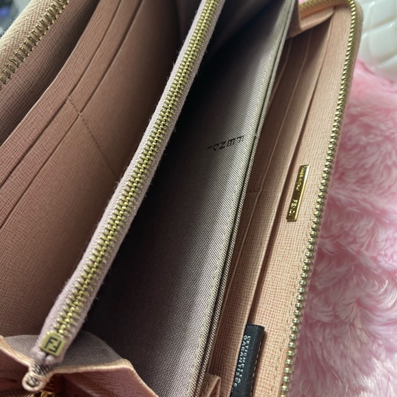 Fendi long wallet zip around - Picture 2 of 5